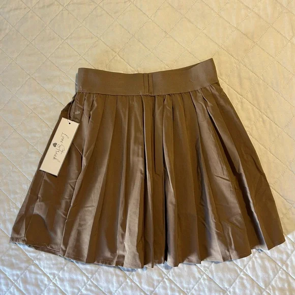Elegant Brown Pleated Skort - Picture 1 of 9
